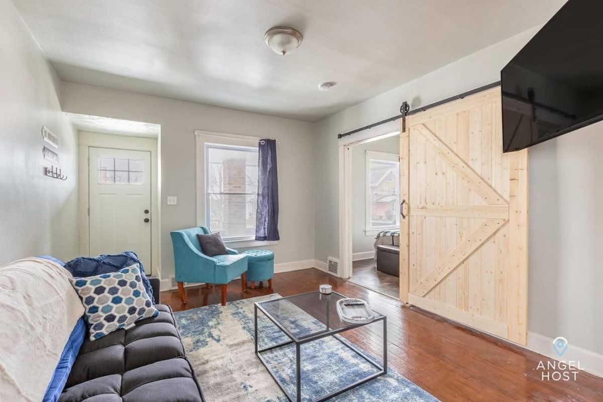 Newly Remodeled Apt, South Hills Old Brooklyn Area Cleveland Exterior photo