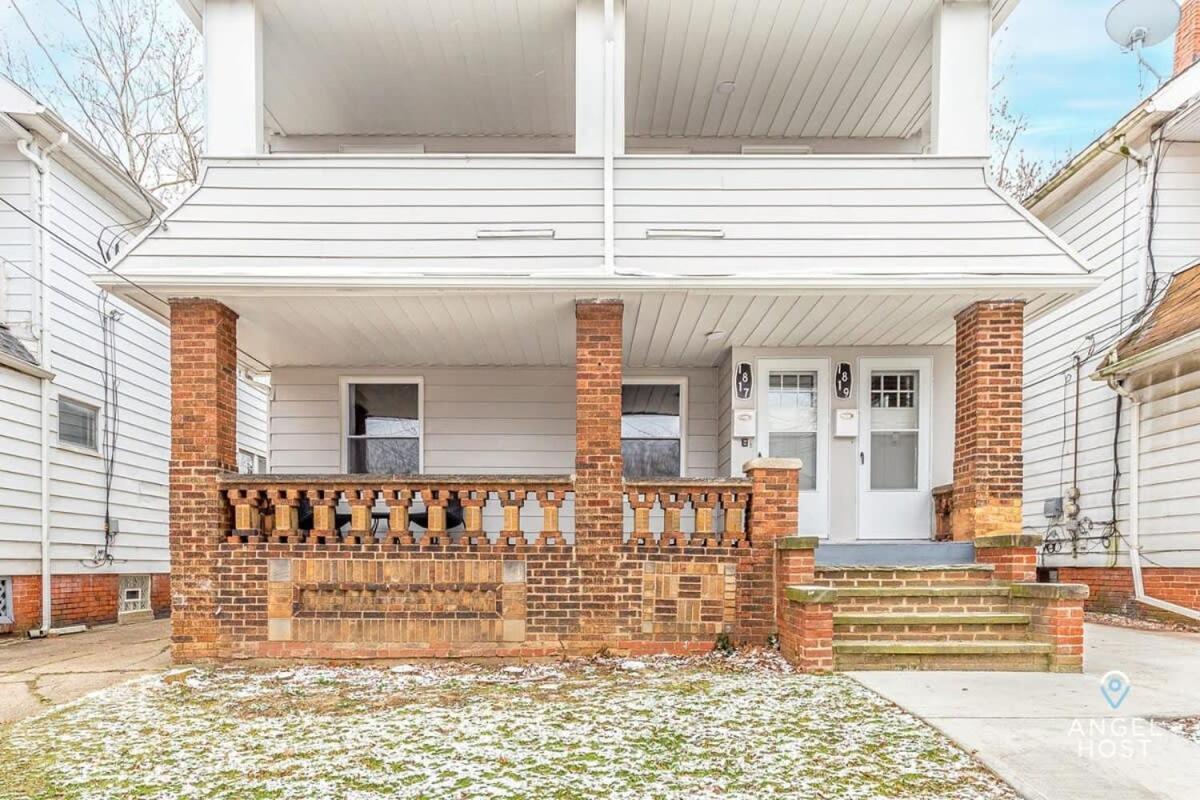Newly Remodeled Apt, South Hills Old Brooklyn Area Cleveland Exterior photo