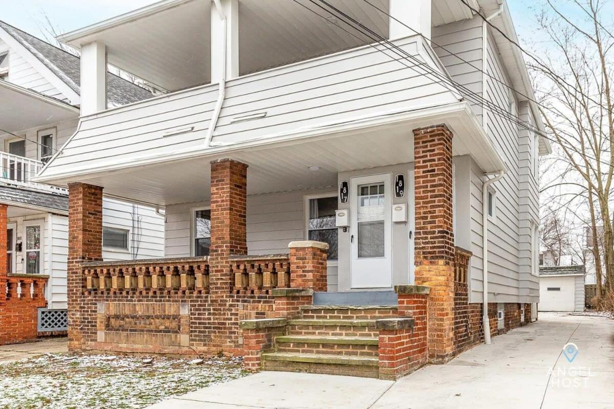 Newly Remodeled Apt, South Hills Old Brooklyn Area Cleveland Exterior photo